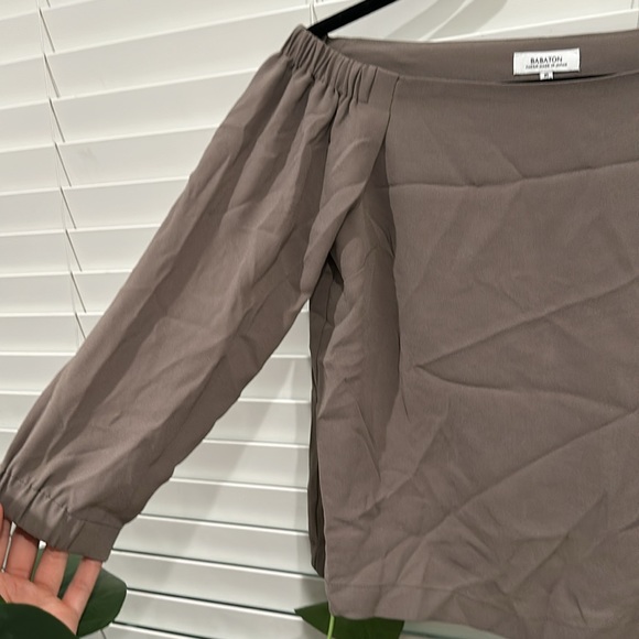 ARITZIA BABATON ✨ Off the Shoulder Chiffon Grey Business Blouse Top Size XS - Picture 4 of 5